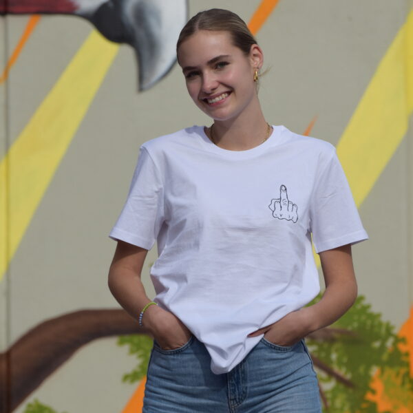 Mittelfinger Tshirt by <a href="https://artists.schwupp.cool/@josefa" style="color:#e288a0;text-decoration: underline;">Josefa</a>