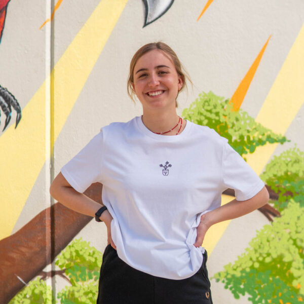 Blumenkopf T-Shirt by <a href="https://artists.schwupp.cool/@anuschka" style="color:#e288a0;text-decoration: underline;">Anuschka</a>