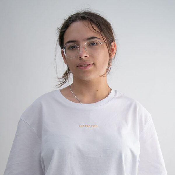 eat the rich Tshirt by <a href="https://schwupp.cool/artist/k/" style="color:#e288a0;text-decoration: underline;">K</a>