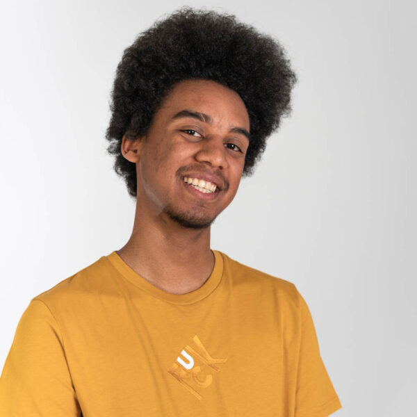 Tshirt F*** by <a href="https://schwupp.cool/artist/Jonas/" style="color:#e288a0;text-decoration: underline;">Jonas</a>