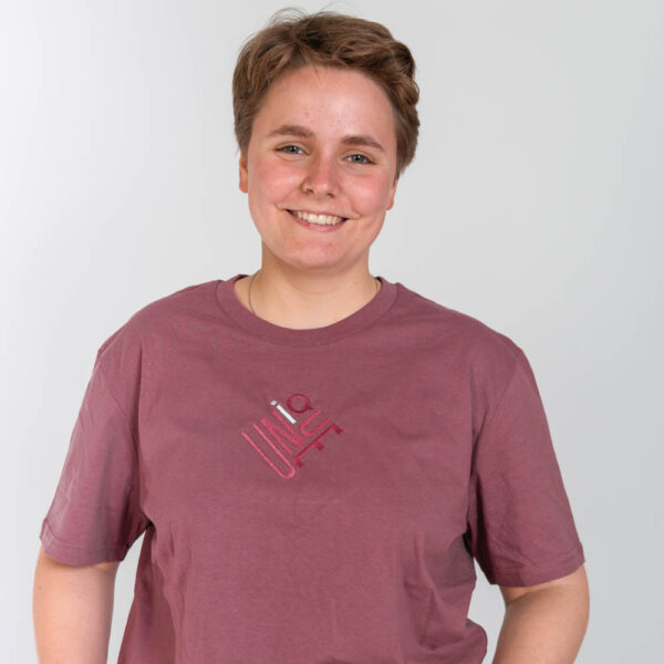 Tshirt Unique by <a href="https://schwupp.cool/artist/Jonas/" style="color:#e288a0;text-decoration: underline;">Jonas</a>