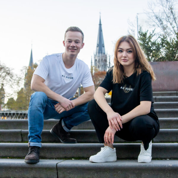 Au Huur T-Shirt by <a href="https://artists.schwupp.cool/@paul" style="color:#e288a0;text-decoration: underline;">Paul</a>